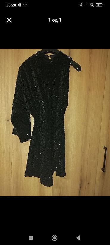 djonovi za patike: - Crna mini haljina sa dugim rukavima, prekrivena sitnim šljokicama — 2