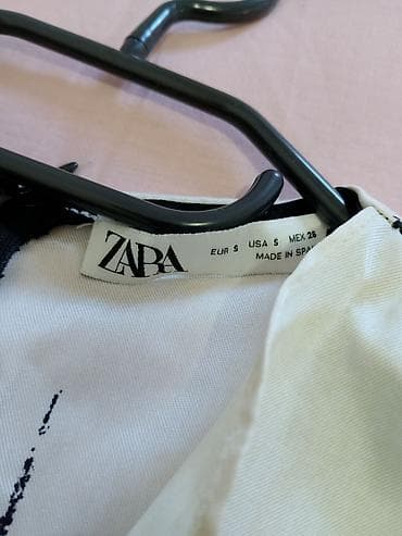 polo košulje: ZARA bluza/tunika sa apstraktnim printom u crno–beloj kombinaciji — 2