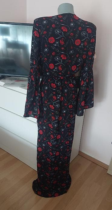 bts haljine: Duga haljina s cvetnim printom - Boja: crna osnova sa crvenim i — 2