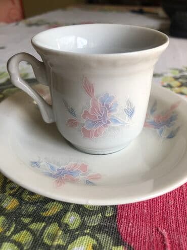 metalac šolje za kafu: Komplet od šest porcelanskih malih šoljica za kafu sa tacnama — 6