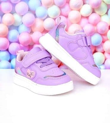 chunky patike: 21 - 26
2900 — 2