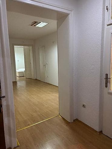 kuca na prodaju nis: Izdajem stan ( salonac sa visokim plafonom) 60 m2 u Bulevaru Kralja — 2