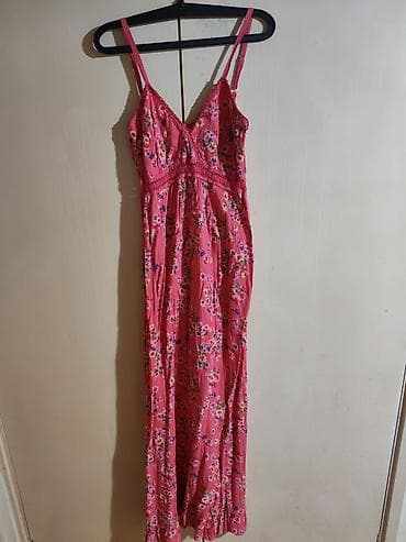 Duga letnja haljina na tregere - Boja: intenzivna koralno‑roze -