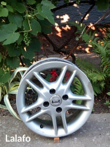 Car Parts & Accessories: Kupujem ovakvu alu felnu r14 4x100 potrebna jedna ili dve — 1