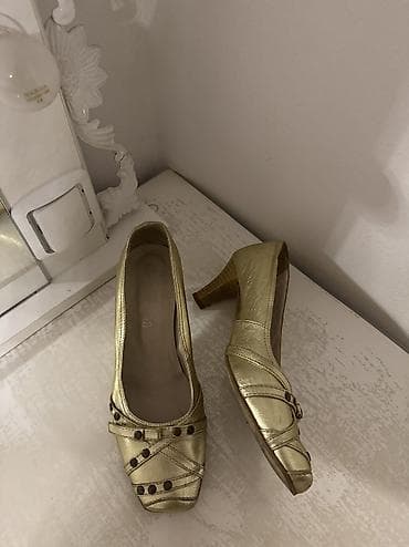 erlo shoes: Br 38 aktuelan model i boja — 2