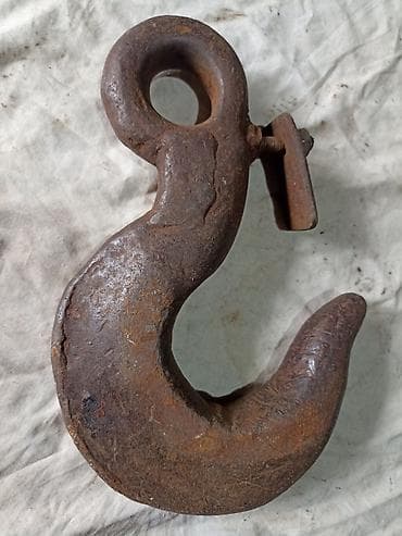 Teretna kovana kuka sa slike, dužine 300 mm,debljina zida oka za sajlu