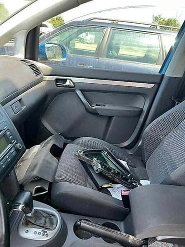 polovni kombi do 2000 evra kupujemprodajem: TAPACIRI VRATA ZA VOLKSWAGEN TOURAN OD 2003. DO 2009. GOD. | — 5