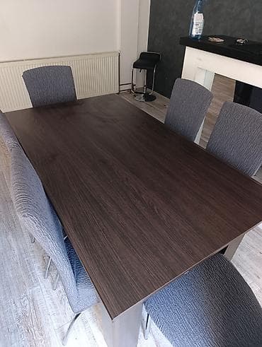 Na prodaju trpezariski sto, ocuvan, bez ostecenja