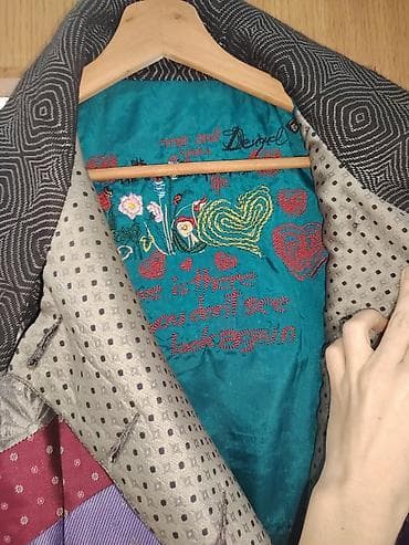 desigual kaputi: Ženski kaput Desigual, veličina 40. Više odgovara veličini 38. - — 2