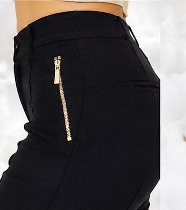 opposite ugg: Ženske slim fit pantalone – crne, sa zlatnim rajsferšlus detaljima - — 1