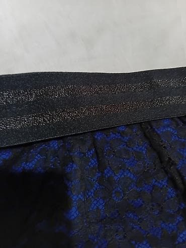 hm bluze: Elegantna ženska kombinacija: crna čipkana bluza + suknja u — 2