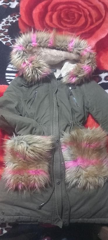 Ženska zimska parka – Metrofive, veličina M nosena par puta skoro ko na lalafo.rs Ženska zimska parka – Metrofive, veličina M nosena par puta skoro ko