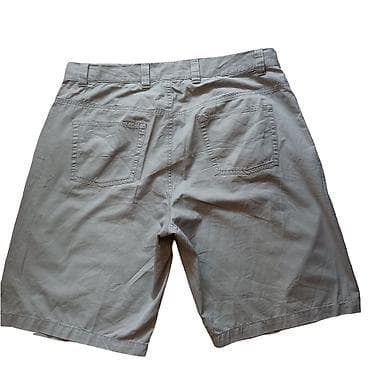 Muška odeća: Muške šorts bermude – svetlosiva boja - Klasičan kroj do kolena - — 2