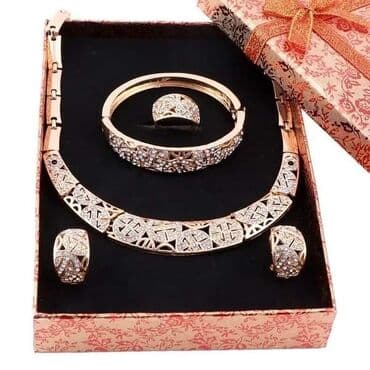 srebrni komplet nakita: Komplet pozlata 24K sa kutijom
Cena:2700din — 2