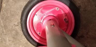 dečiji motor na akumulator: Deciji triciklduz.oko 80,sir.oko 41,vis.sedista oko 35 cm.,mogucnost — 2