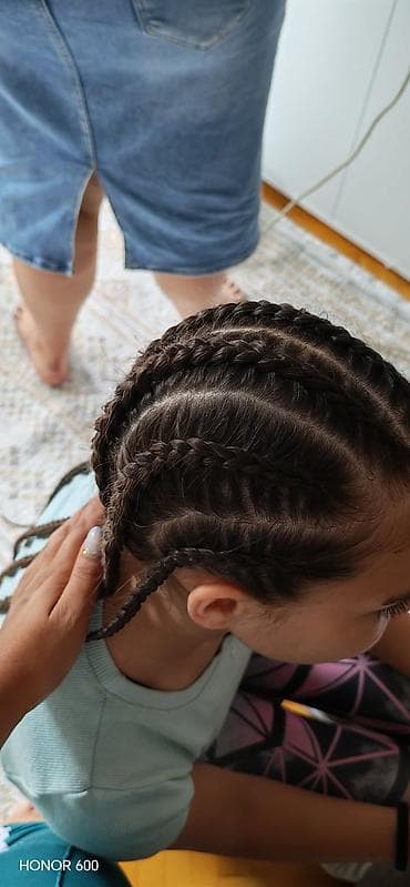 petite kroj: Pletenje afro i cornrow pletenica - Precizne sekcije i uredne linije — 1