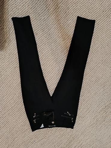 Crne pantalone, ne radi rajsferšlus