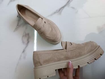 Broj 36-40
Cena 3500 din