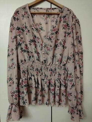 kosulje nis: Romantična ženska bluza sa cvetnim printom - Boja: puder‑roze podloga — 1