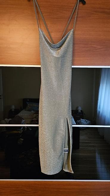 SHEIN Nova haljina velicina s m, rastegljiva, midi dužina, sa puno at lalafo.rs SHEIN Nova haljina velicina s m, rastegljiva, midi dužina, sa puno