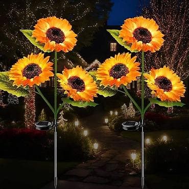 Solarna lampa suncokret se puni pomocu solarnog panela. Lampa ima