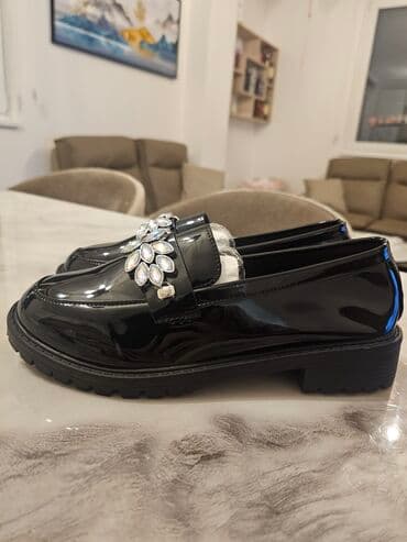 Flat shoes: Loafers, 38.5 — 3