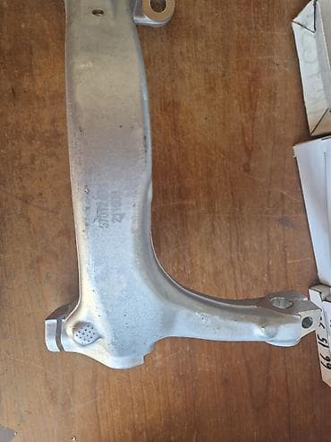 ajkula auto: Rukavac tocka Audi A4 B6 Audi A4 B7 nosac glavcine Opis: - Masivno — 5