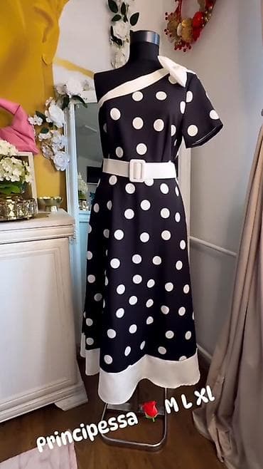 Elegantna midi haljina “Principessa” sa tufnama. - Boja: crna podloga na lalafo.rs Elegantna midi haljina “Principessa” sa tufnama. - Boja: crna podloga