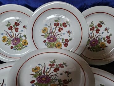 plasticne case za desert novi sad: Tanjiri vintaz,novi porcelanski. Tanji novi,sve na njima odsjaj od — 5