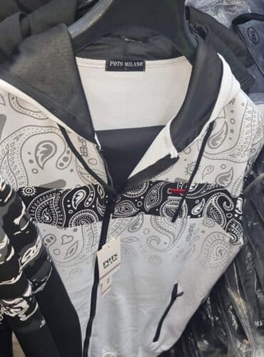 muske trenerke bez ranfle: M do 2xl
3600 din
Muska trenerka — 3