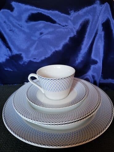 porcelanske solje za caj: Set nov petodelni porcelanski za jednu osobu. Petodelni — 5