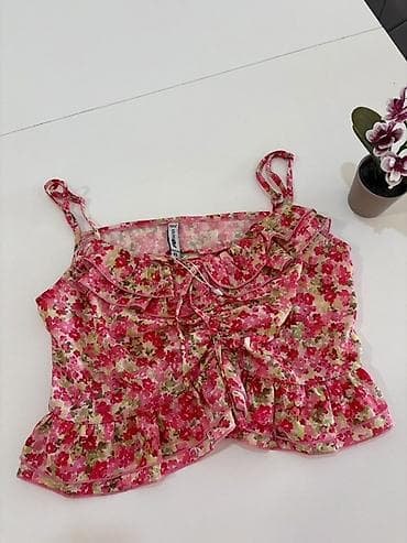 decuju: Ženski letnji top na bretele – cvetni print - Model: lagani top sa — 2