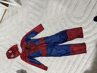 Spiderman odelo u velicini 7-8