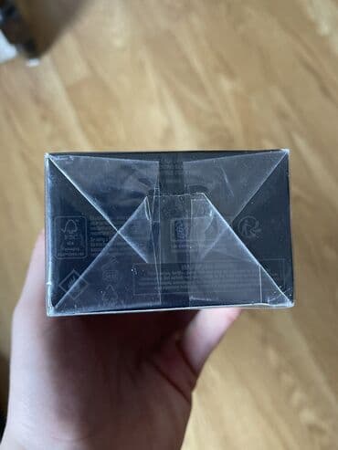 crna torba sa zlatnim lancem: Muški parfem, Valentino, Original — 3