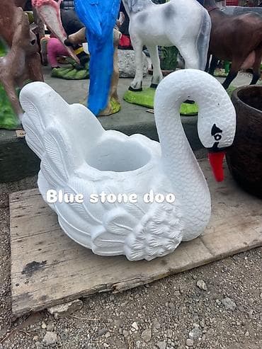 set gedora cena: Dekorativna saksija u obliku labuda - Materijal: izliveni kamen/beton — 1