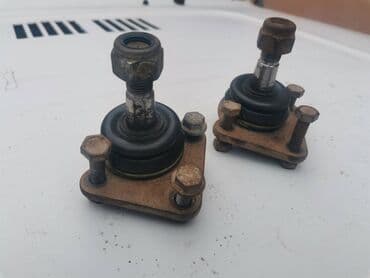 adapter za auto upaljač sa 220v na 12v: Donje kugle trapa Lada 21214i Niva 2012 godiste. Polovno. ocuvano — 2
