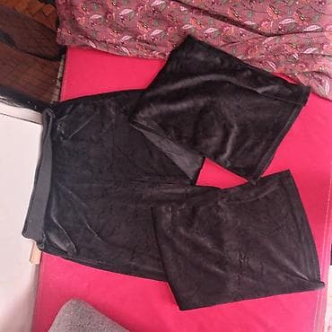 top shop proizvodi: Ženska odeća – set komada - Crna bluza od laganog materijala, V-izrez — 4