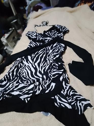bershka odeca: Zebraste kratke haljine – veličina M, sa elastinom. - Crno-beli — 2