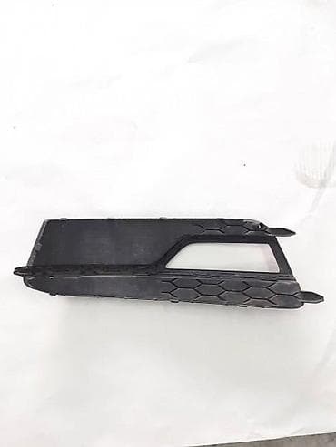servis auto prikolica: DESNA RESETKA BRANIKA ZA AUDI A5 - 8T0807682K | Desna resetka u — 2