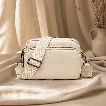privezak ljubav vera nada: Kompaktna “camera bag” torbica u bež/ekru nijansi sa dvostrukim — 1