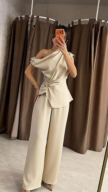 Skirts: Komplet
Cena 3400
Uni vel.
V28 — 1