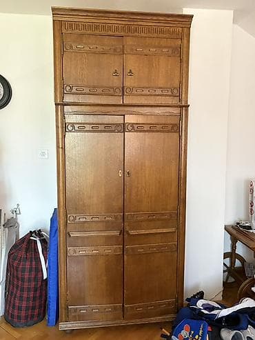 Masivna drvena sekcija/vitrina, klasiฤnog dizajna - Materijal: puno na lalafo.rs Masivna drvena sekcija/vitrina, klasiฤnog dizajna - Materijal: puno