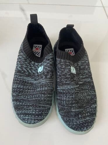 nike tech fleece komplet za decu: Komplet dečije obuće koji uključuje bele sportske patike sa čičak — 12