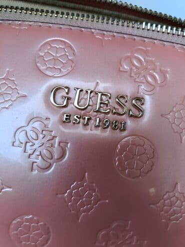 torbe zenske carpisa: GUESS ženska torba – model sa reljefnim monogramom - Materijal — 3