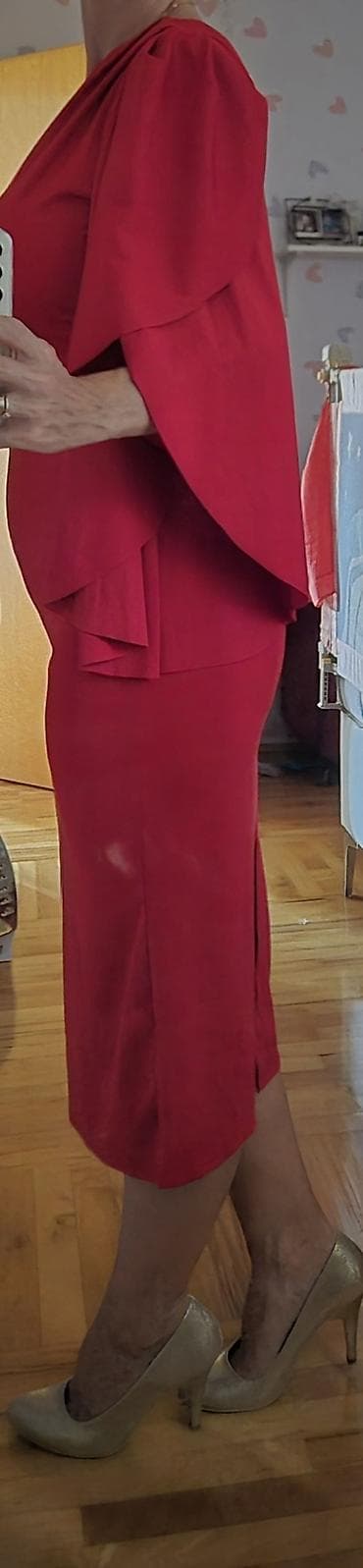 baletanke za ples: Elegantna haljina u jarko crvenoj boji - Kroj: asimetrična, na jedno — 2