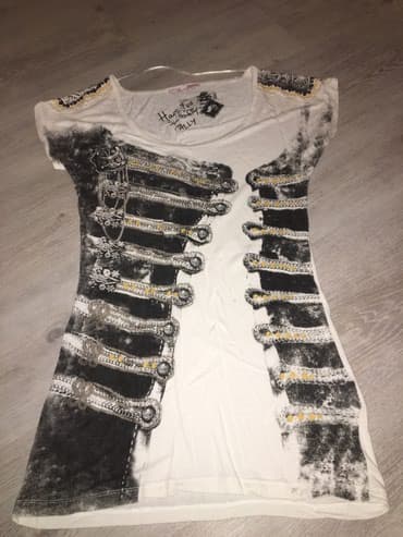 crop top c a: S (EU 36), M (EU 38), L (EU 40), Sa ilustracijom, bоја - Bela — 1