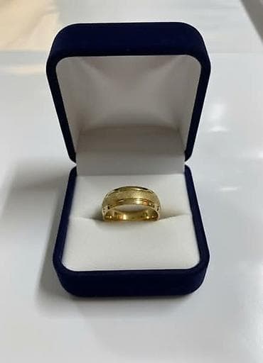 beli mona kais: Zlatni prstenovi i komplet nakita – elegantan dizajn - Zlatni prsten — 2