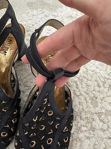 ravne zenske sandale: Sandale prava koza sa lastizima u kaisima.Italijanska proizvodnja — 5