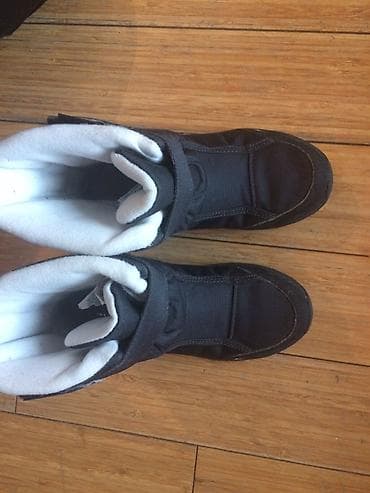 Čizme broj 32, nepromocive