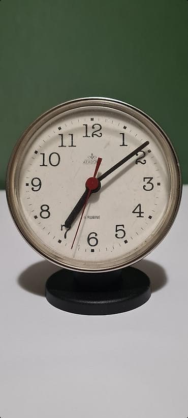 malinoa slike: Aradora 4 Rubine, mehanički stoni budilnik proizveden u Rumuniji tokom — 1